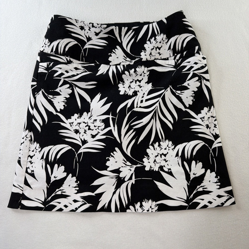 S.C. & Co Womens XS Black White Floral Skort Stretch Pull On Skirt Shorts